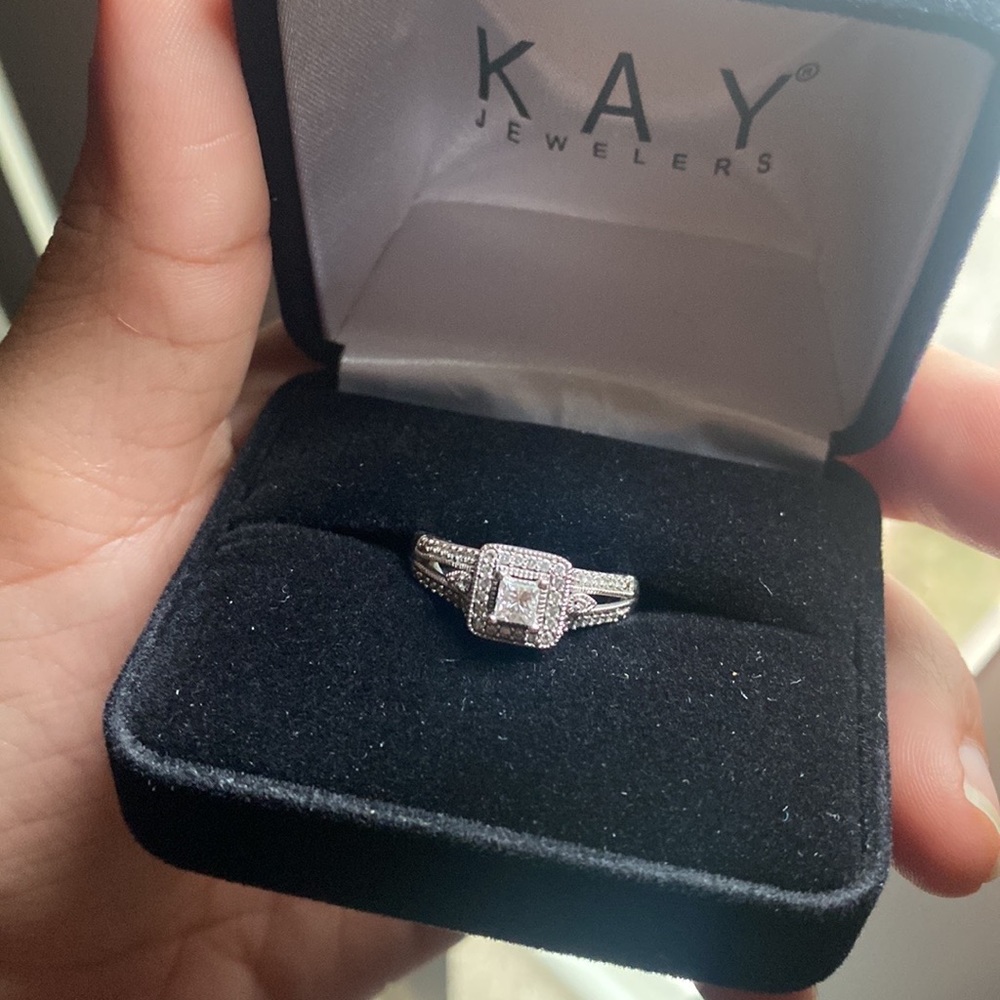10k White Gold Diamond Engagement Ring